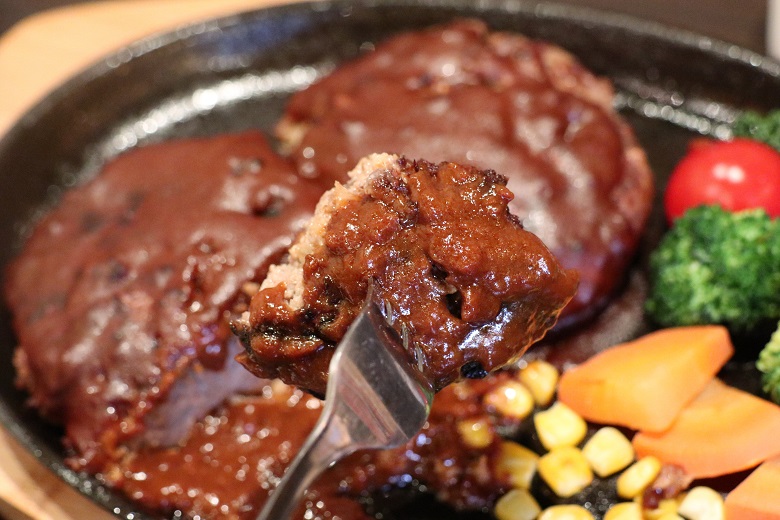 ブラックアンガス牛の赤身肉と豆腐のビーフハンバーグ